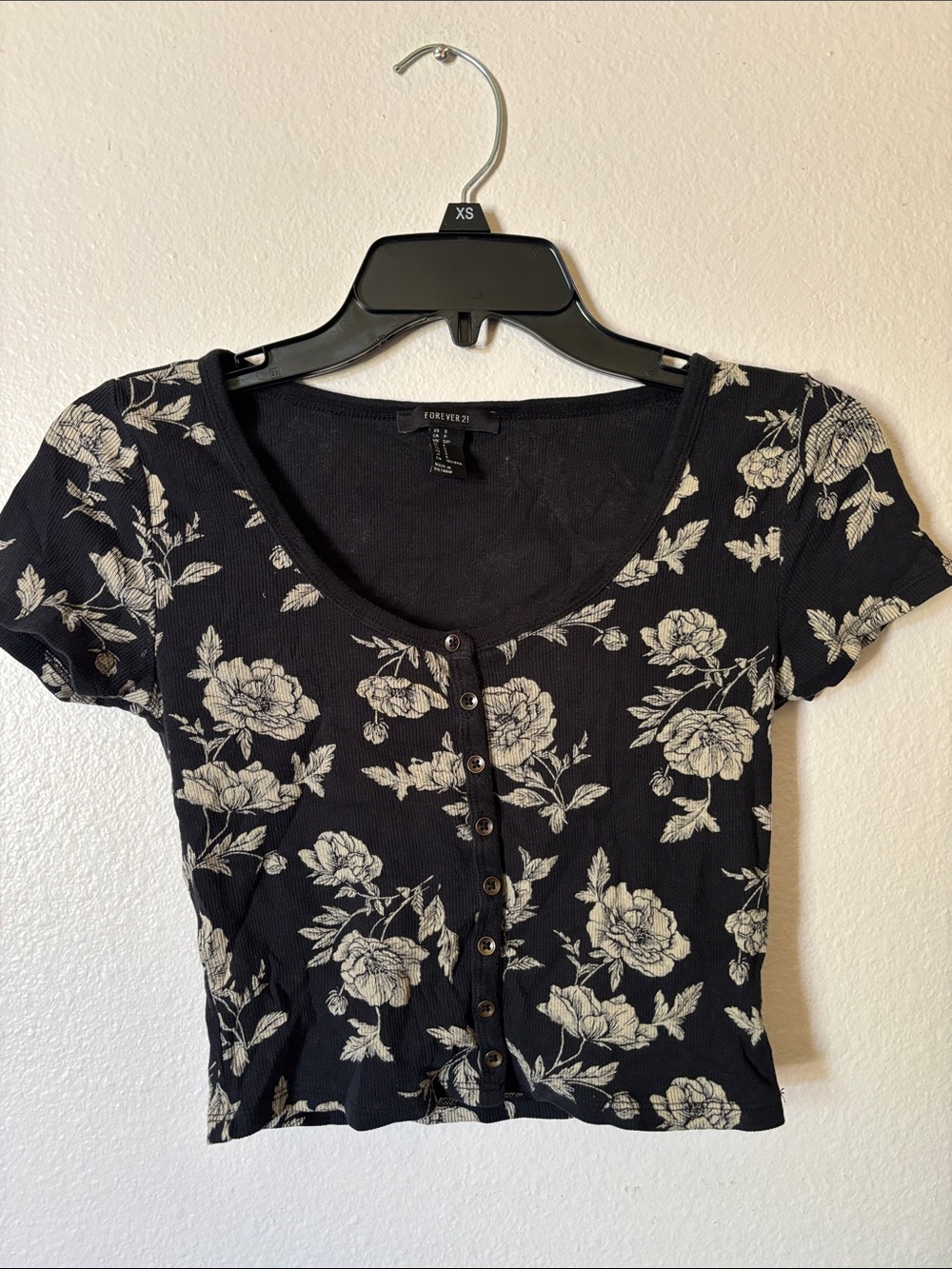 Forever 21 Black and Cream Floral Button-Front Crop Top
